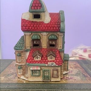 Royal Cafe Ceramic House Decor lights up